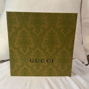 Gucci Box with magnetic closure